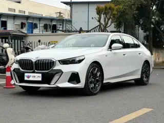 BMW 5-Series 2025
