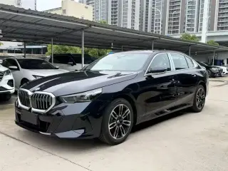 BMW 5 SERIES 2026