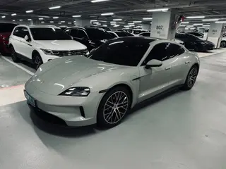 PORSCHE TAYCAN 2024