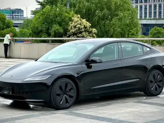 TESLA MODEL 3 2026