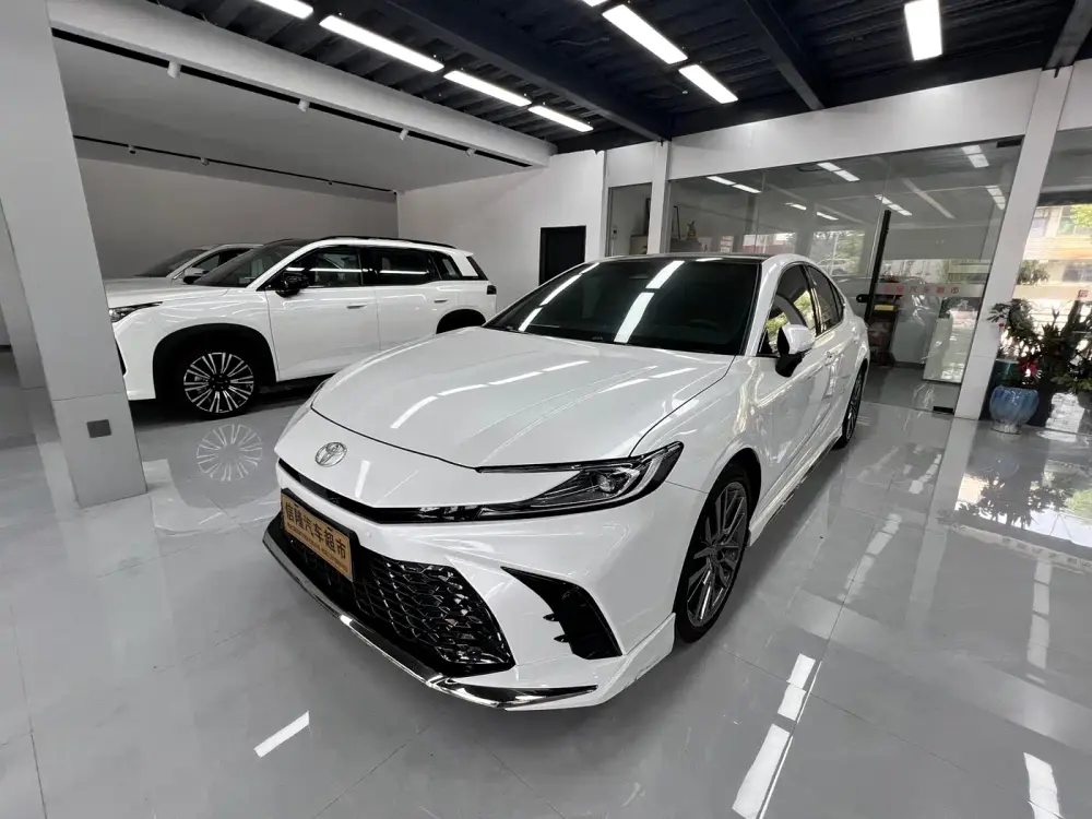 Toyota Camry 2026 — фото 1