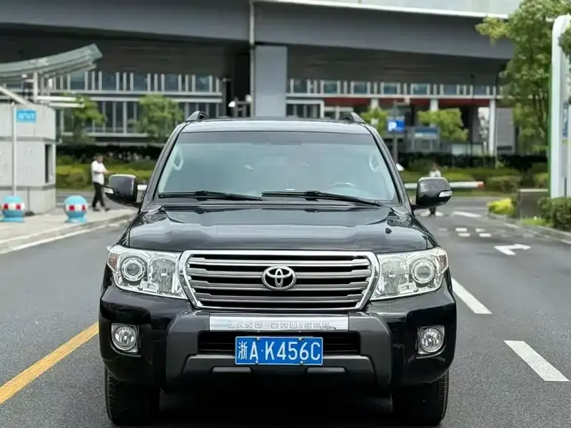 Toyota Land Cruiser (Import) 2015 — фото 1