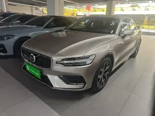 VOLVO S60 2026