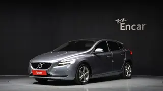VOLVO V40 2018